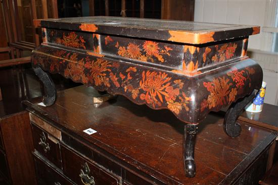 Chinese lacquered wood table A/F(-)